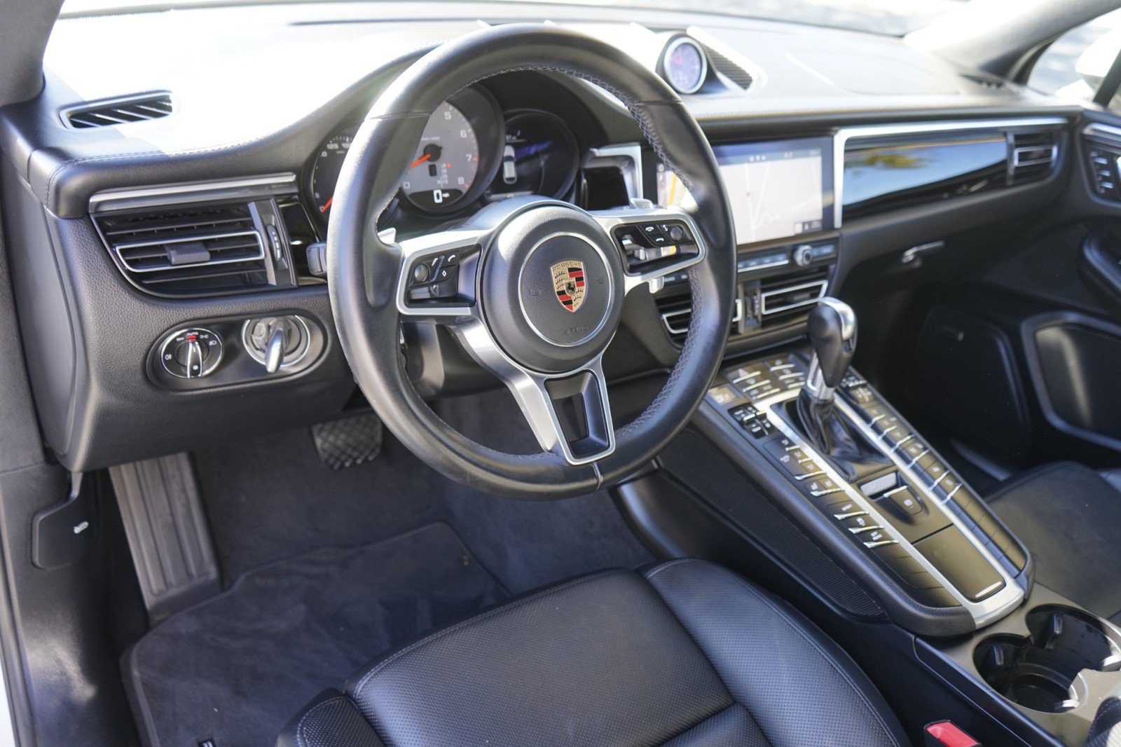 Used 2020 Porsche Macan S image 19