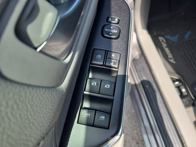 Used 2017 Toyota Camry XLE FWD image 14