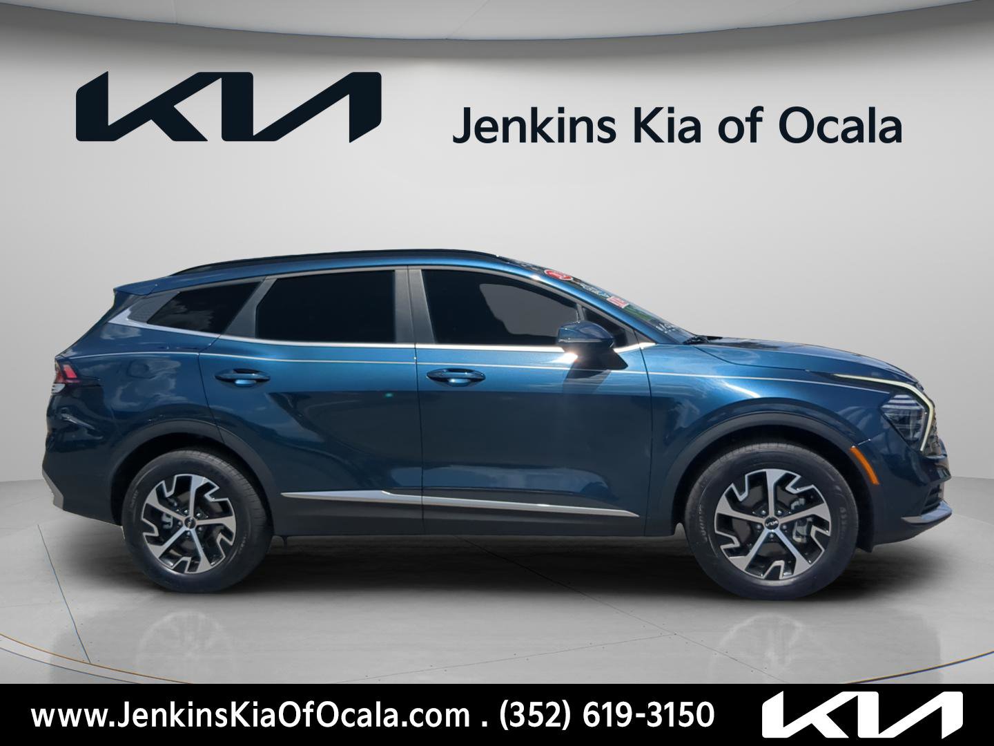 Certified 2024 Kia Sportage EX w/ EX Premium Package AWD/4WD image 2