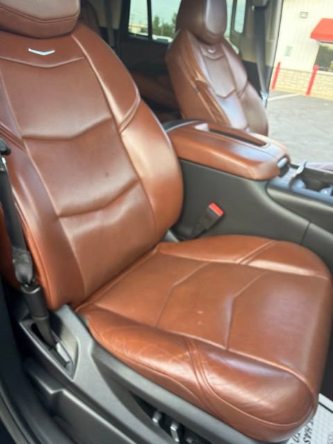 Used 2020 Cadillac Escalade Premium Luxury w/ Escalade Sport Edition AWD/4WD image 28