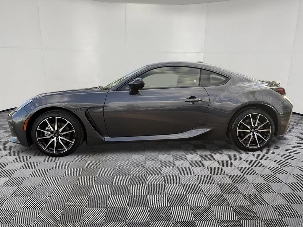Used 2025 Toyota GR86 RWD image 4