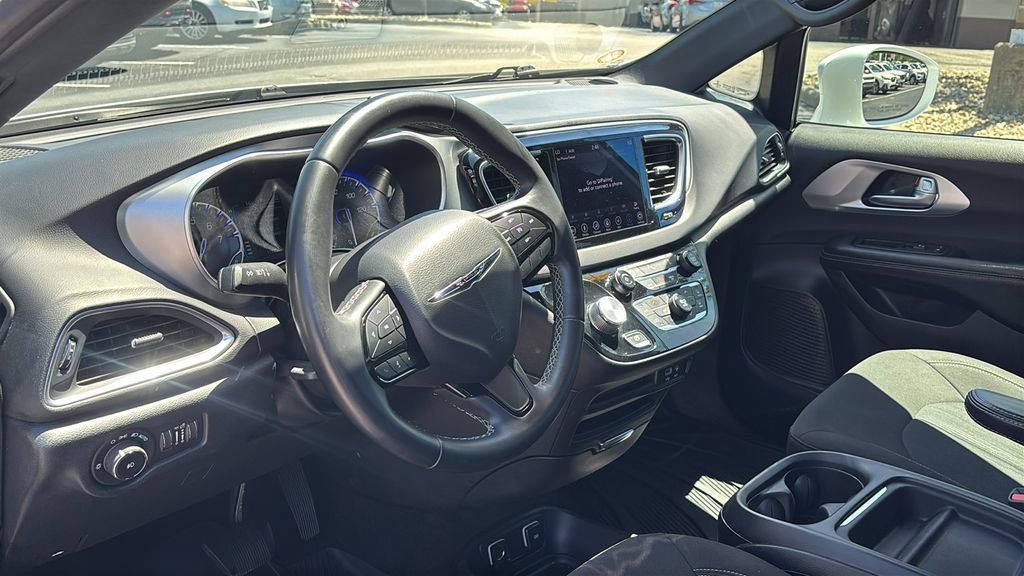 Used 2018 Chrysler Pacifica Touring Plus FWD image 22