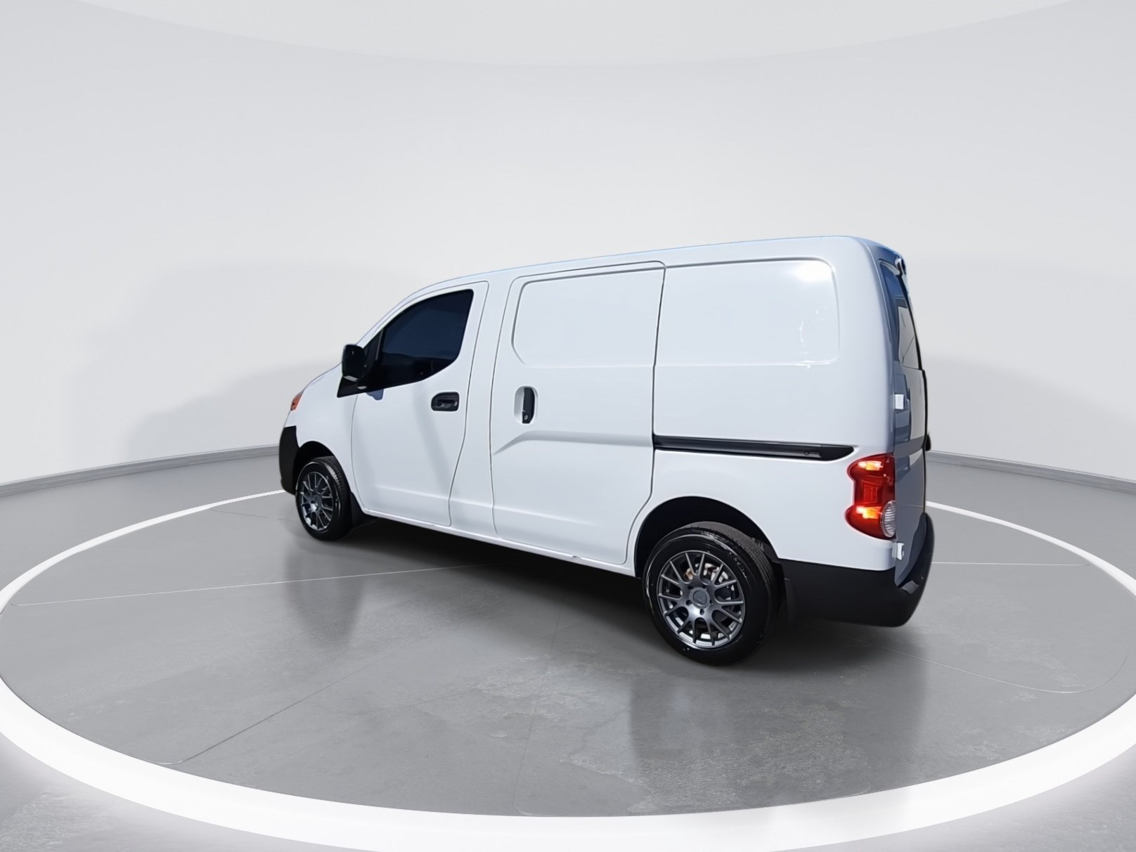 Used 2019 Nissan NV200 S FWD image 3