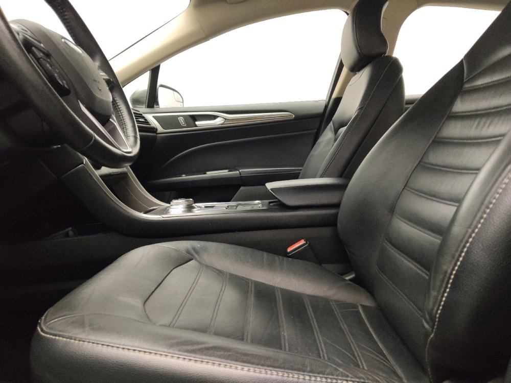 Used 2017 Ford Fusion SE FWD image 17