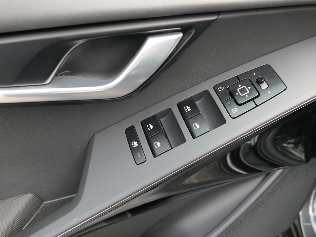 Used 2025 Kia Niro EX image 14