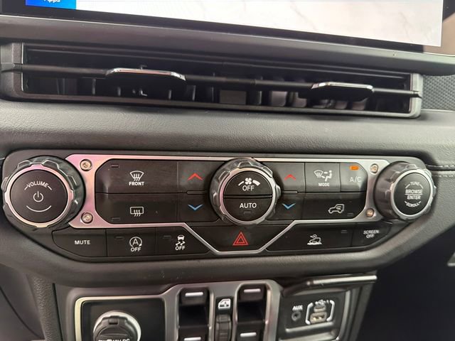 Used 2025 Jeep Wrangler Unlimited Rubicon AWD/4WD image 32