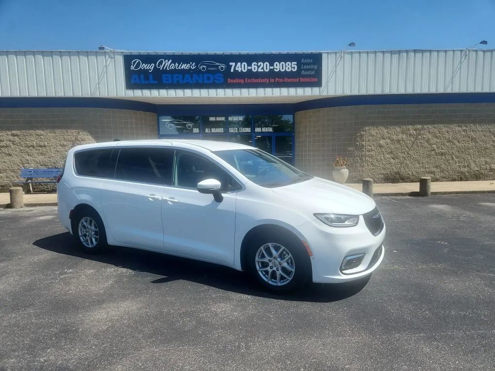 Used 2023 Chrysler Pacifica Touring-L