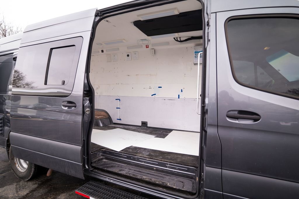 Used 2022 Mercedes-Benz Sprinter 4500 image 26