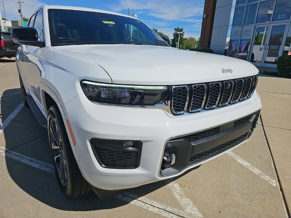 Certified 2025 Jeep Grand Cherokee Overland w/ Adv Protech Group III AWD/4WD image 4