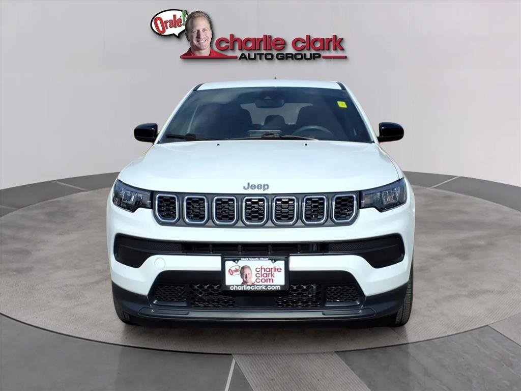 Used 2025 Jeep Compass Sport image 8
