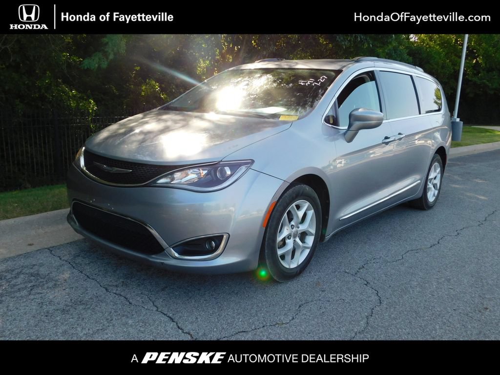 Used 2017 Chrysler Pacifica Touring-L w/ Tire & Wheel Group