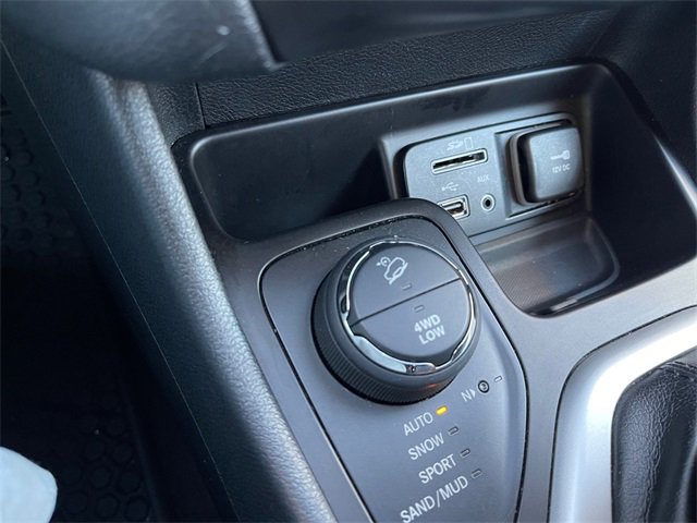 Used 2016 Jeep Cherokee Overland w/ Technology Group image 26