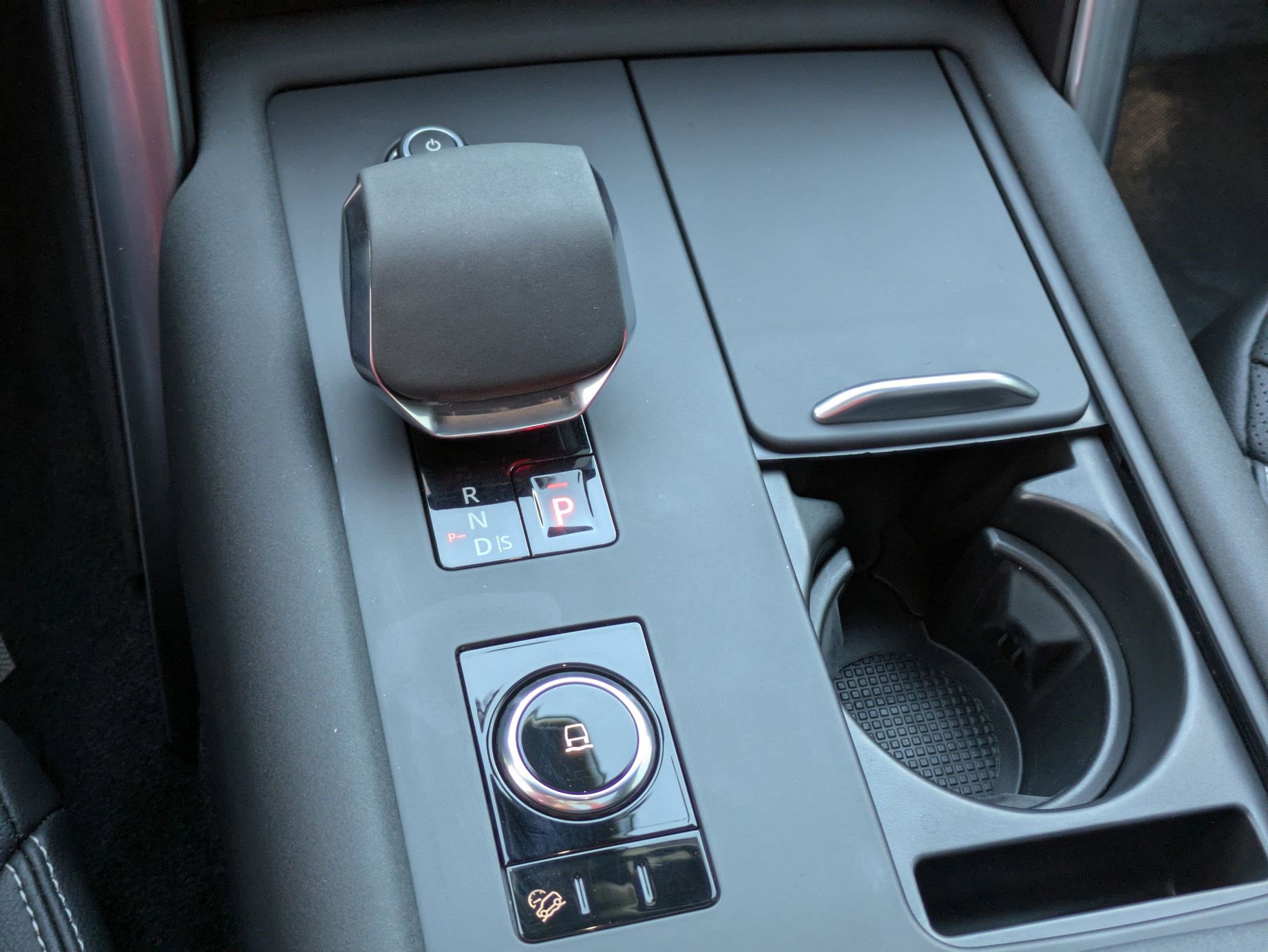 Used 2024 Land Rover Discovery Dynamic SE image 24