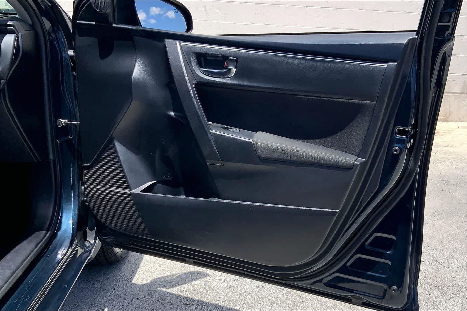 Used 2019 Toyota Corolla LE FWD image 28