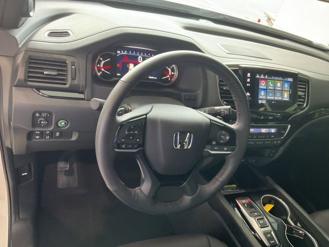 Certified 2025 Honda Passport Black Edition image 9