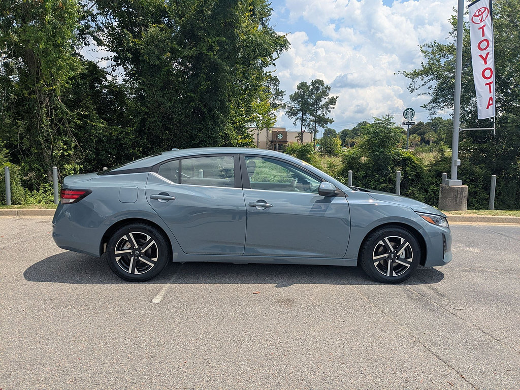 Used 2024 Nissan Sentra SV FWD image 2
