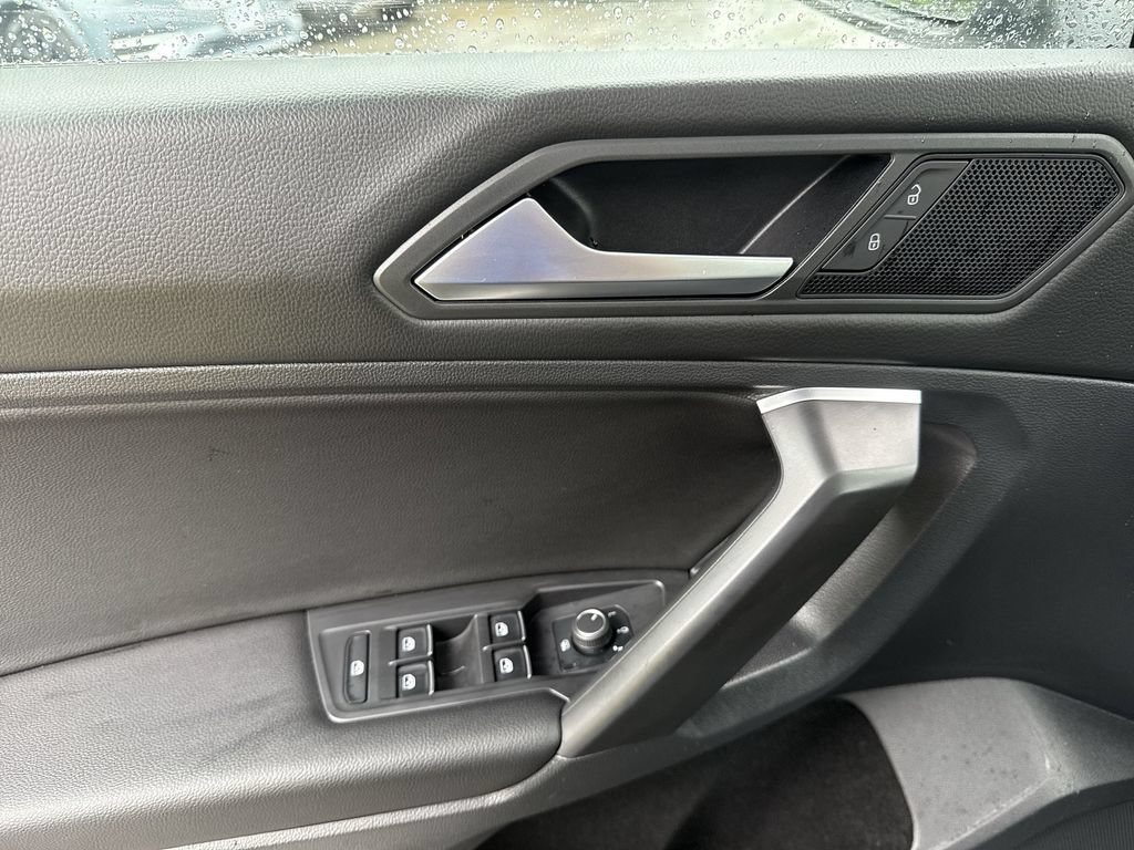 Used 2021 Volkswagen Tiguan SE w/ Panoramic Sunroof Package AWD/4WD image 15