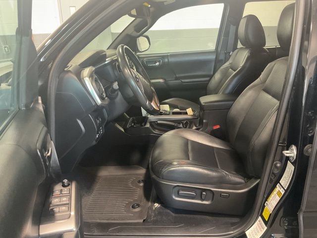 Used 2022 Toyota Tacoma Limited w/ Nightshade Package AWD/4WD image 19