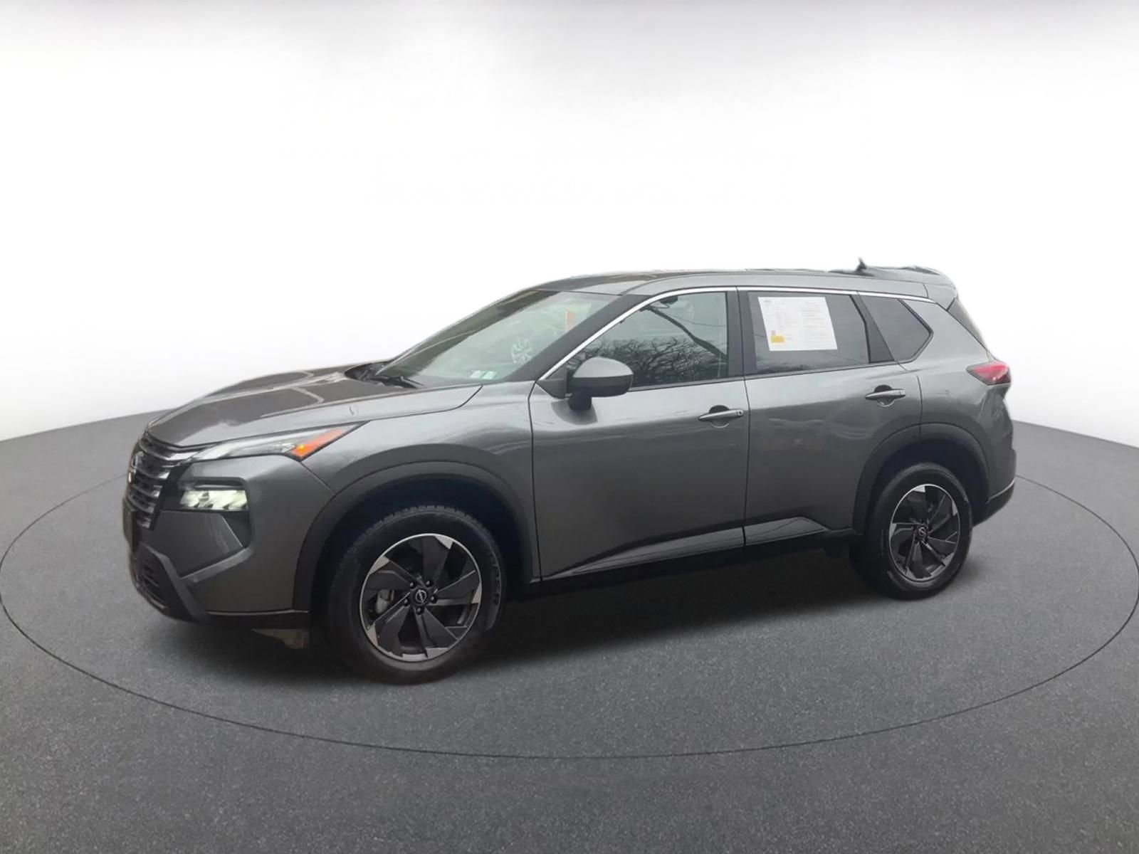 Used 2025 Nissan Rogue SV image 8