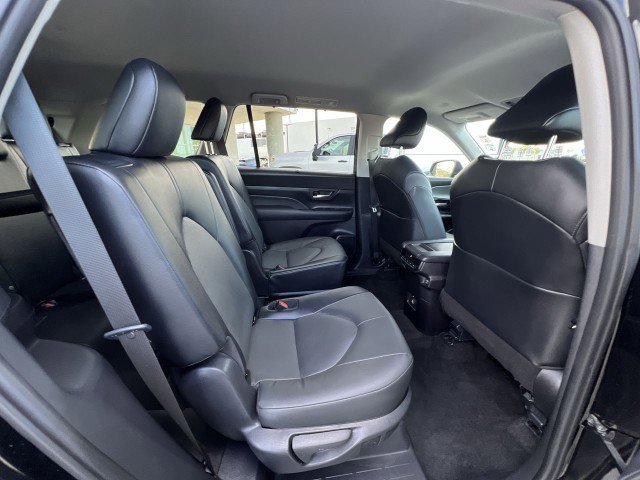 Used 2025 Toyota Grand Highlander AWD image 26