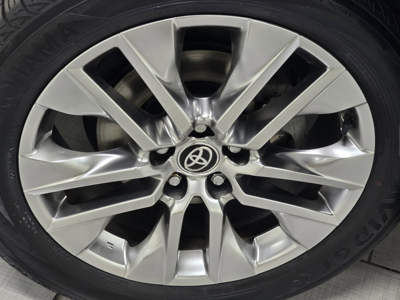 Used 2021 Toyota RAV4 Limited image 13