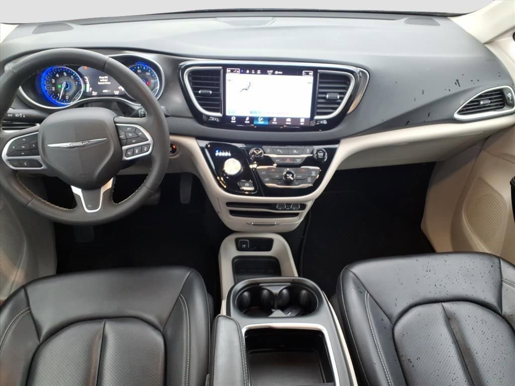 Used 2023 Chrysler Pacifica Touring-L image 17