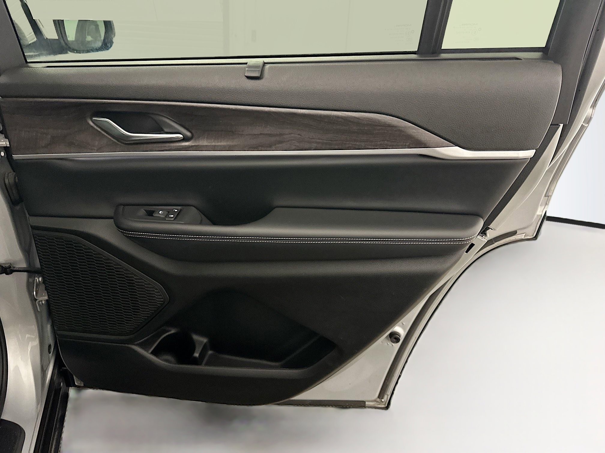 Used 2024 Jeep Grand Cherokee L Limited w/ Luxury Tech Group II image 34