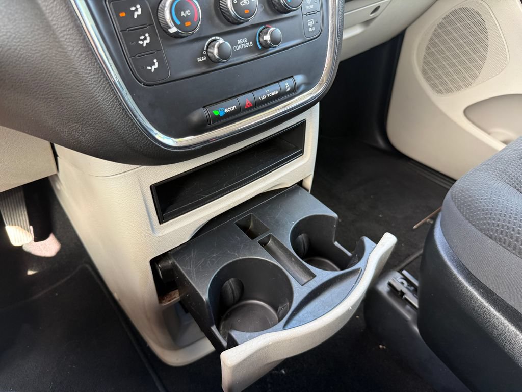 Used 2019 Dodge Grand Caravan SE FWD image 23