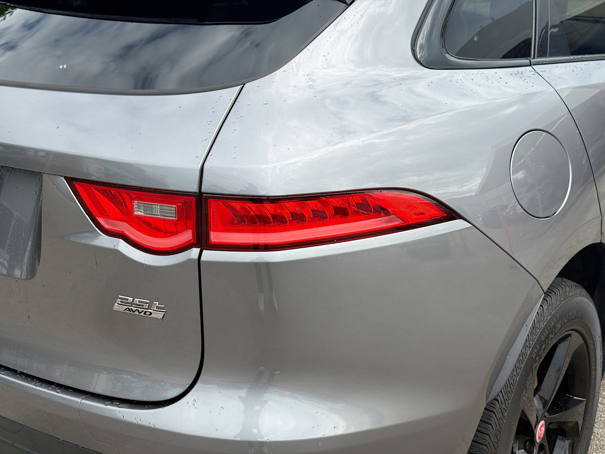 Used 2020 Jaguar F-PACE Premium image 27