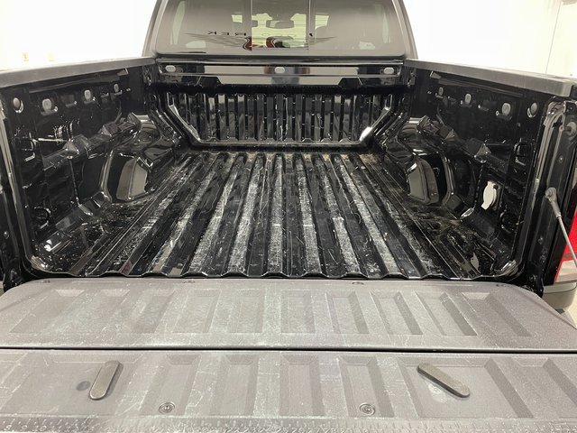 Used 2024 Chevrolet Colorado Z71 w/ Z71 Convenience Package 2 AWD/4WD image 25