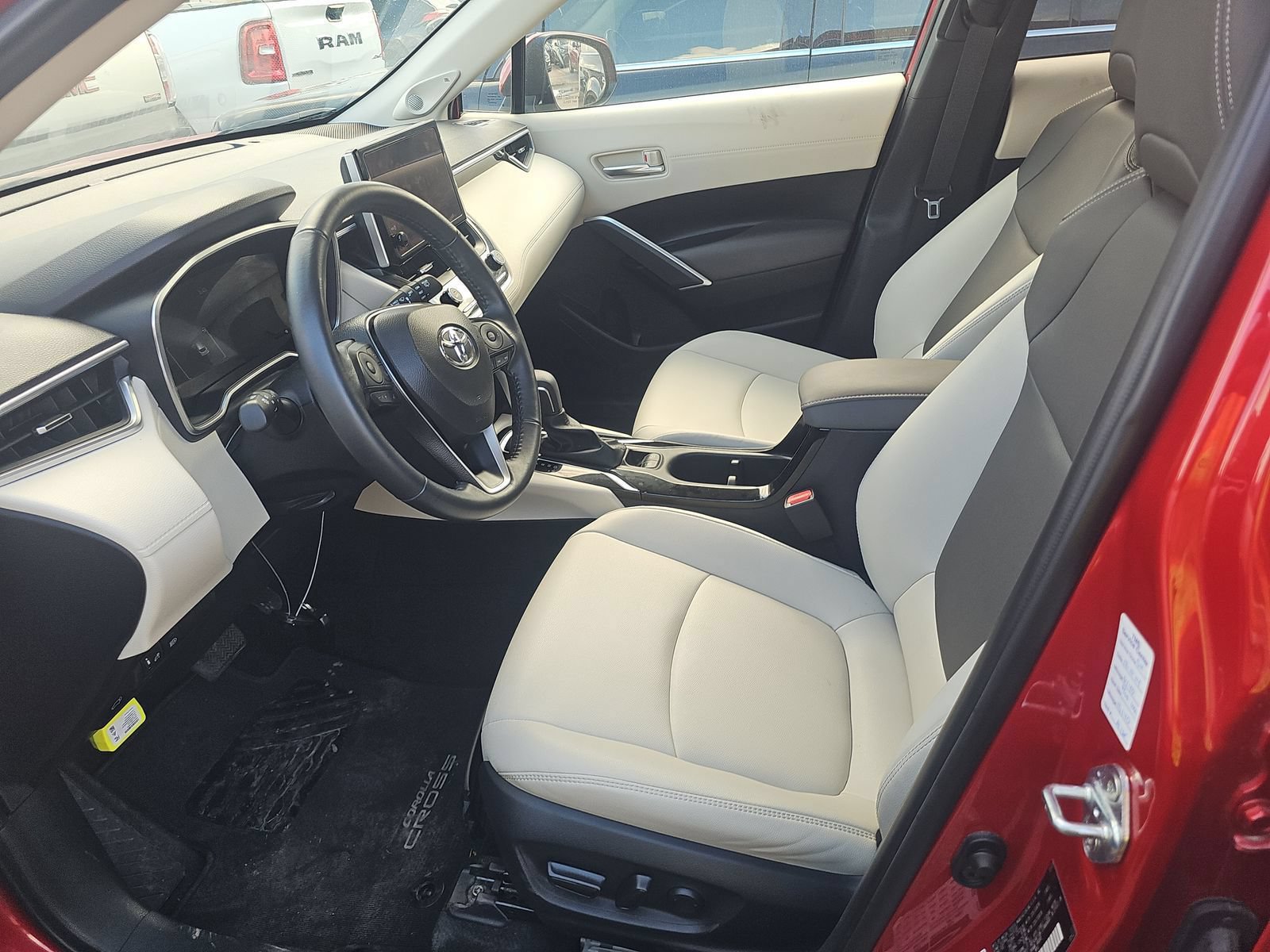 Used 2024 Toyota Corolla Cross XLE w/ Convenience Package AWD/4WD image 16