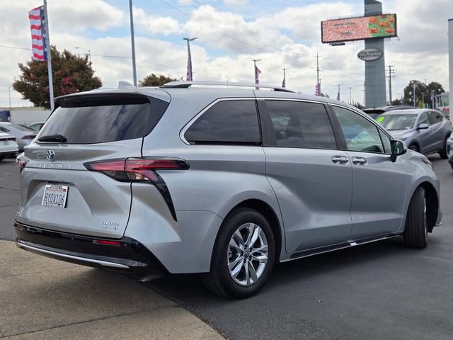 Used 2022 Toyota Sienna Limited AWD/4WD image 4