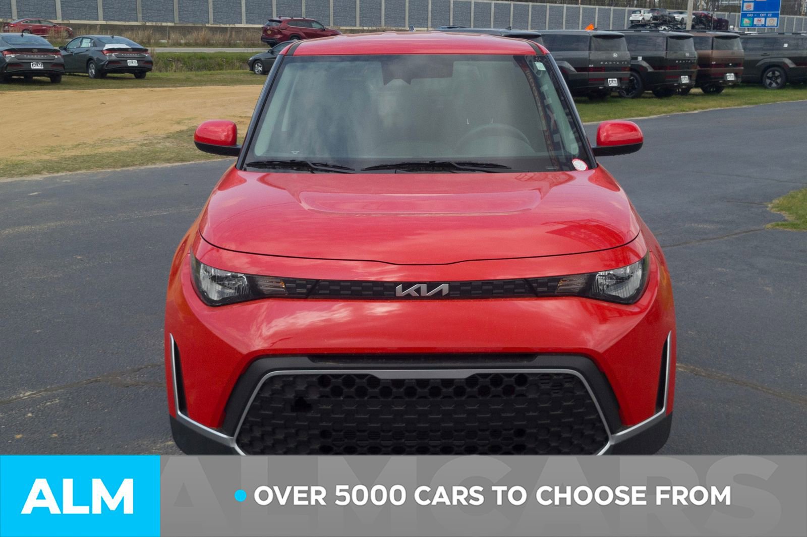 Used 2025 Kia Soul LX w/ LX Technology Package image 3