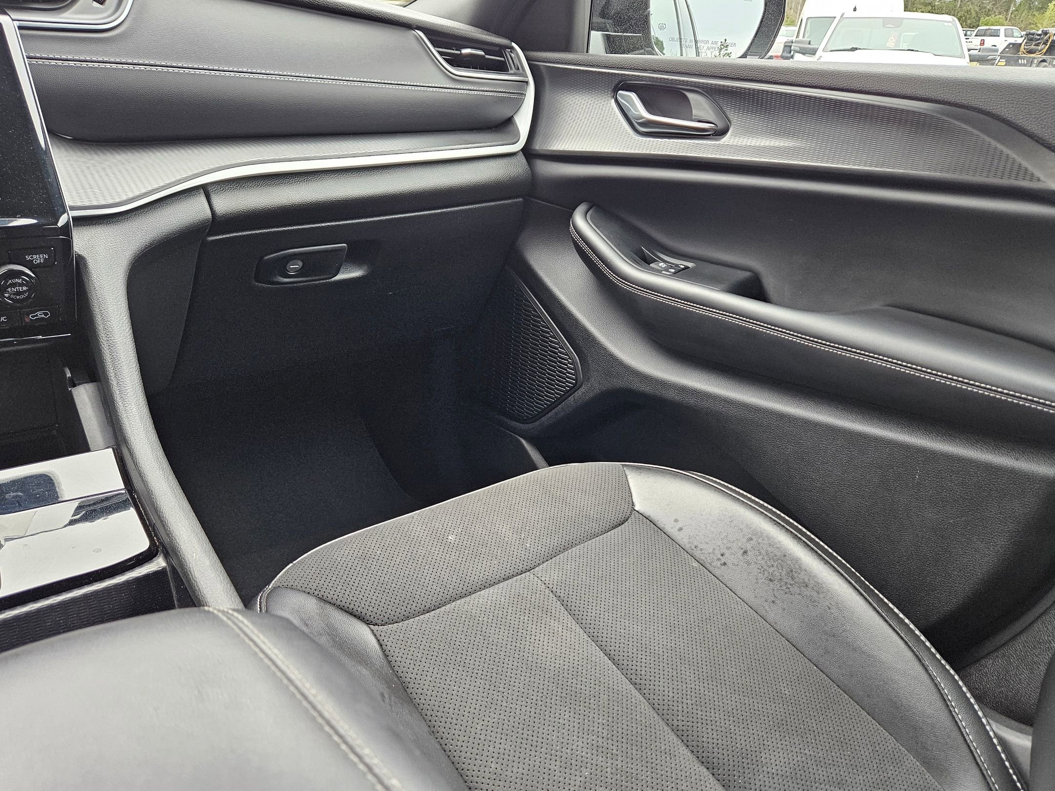 Used 2024 Jeep Grand Cherokee Altitude AWD/4WD image 11