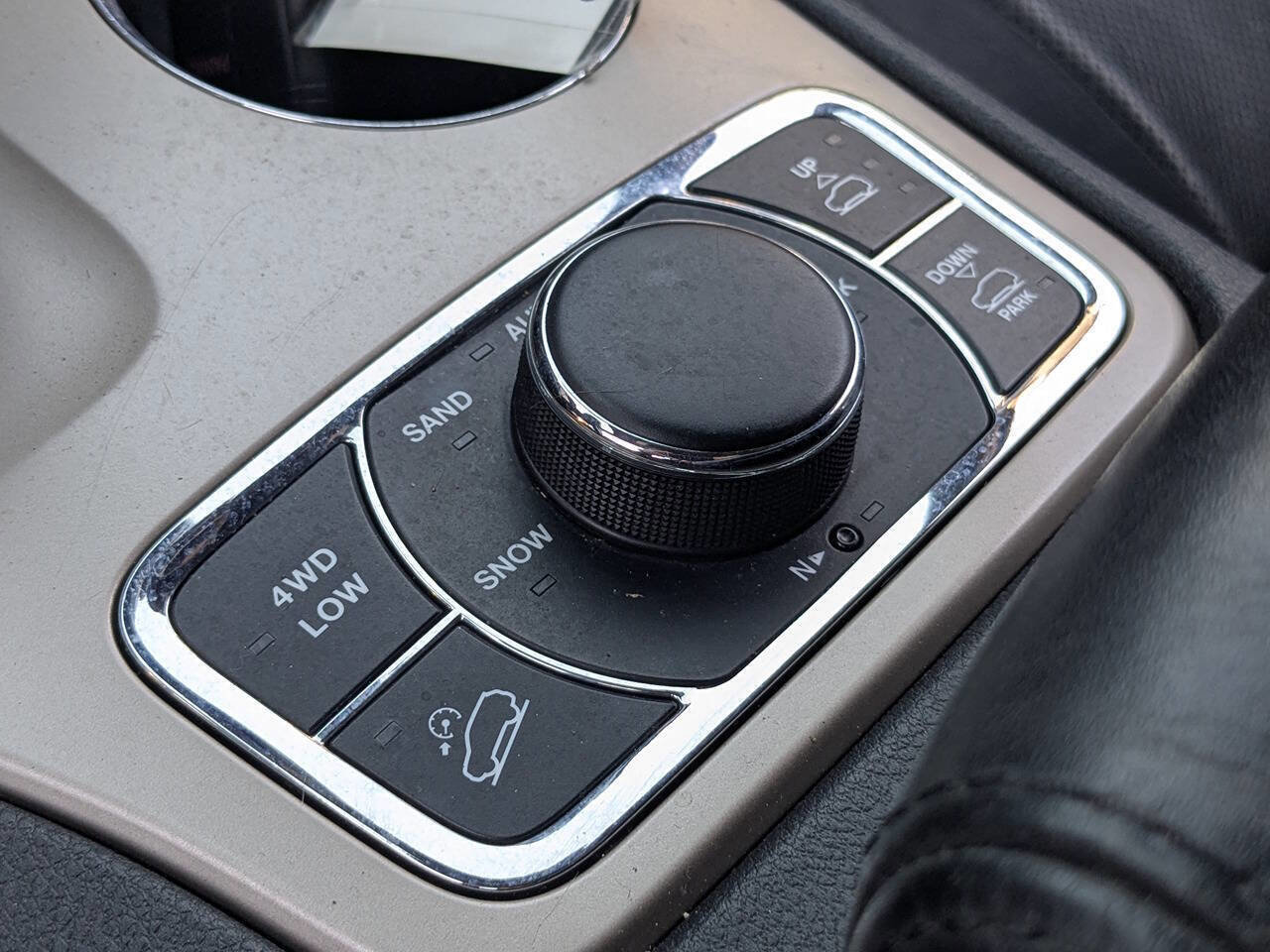 Used 2014 Jeep Grand Cherokee Summit image 27