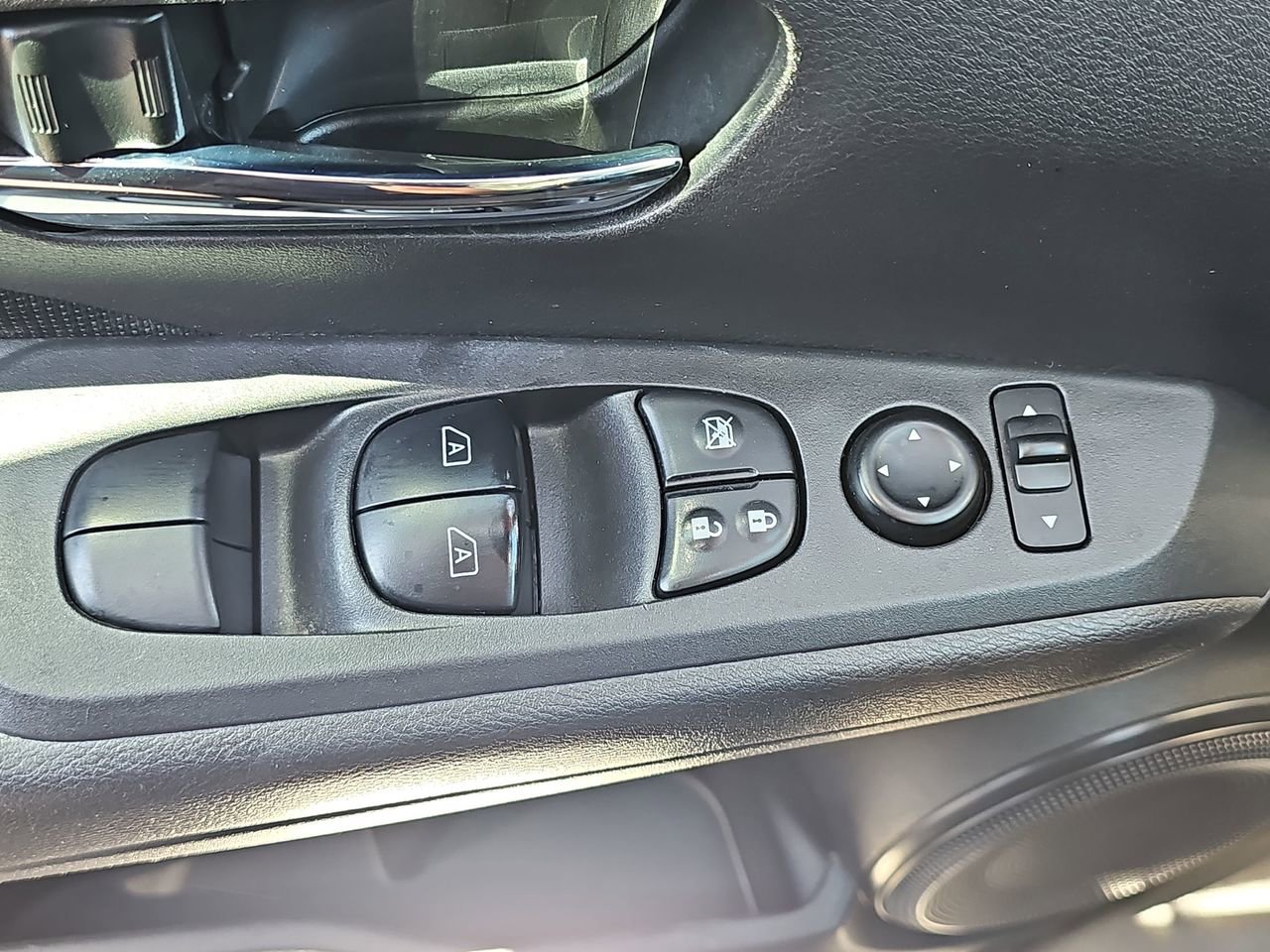 Certified 2023 Nissan Kicks SV FWD image 25