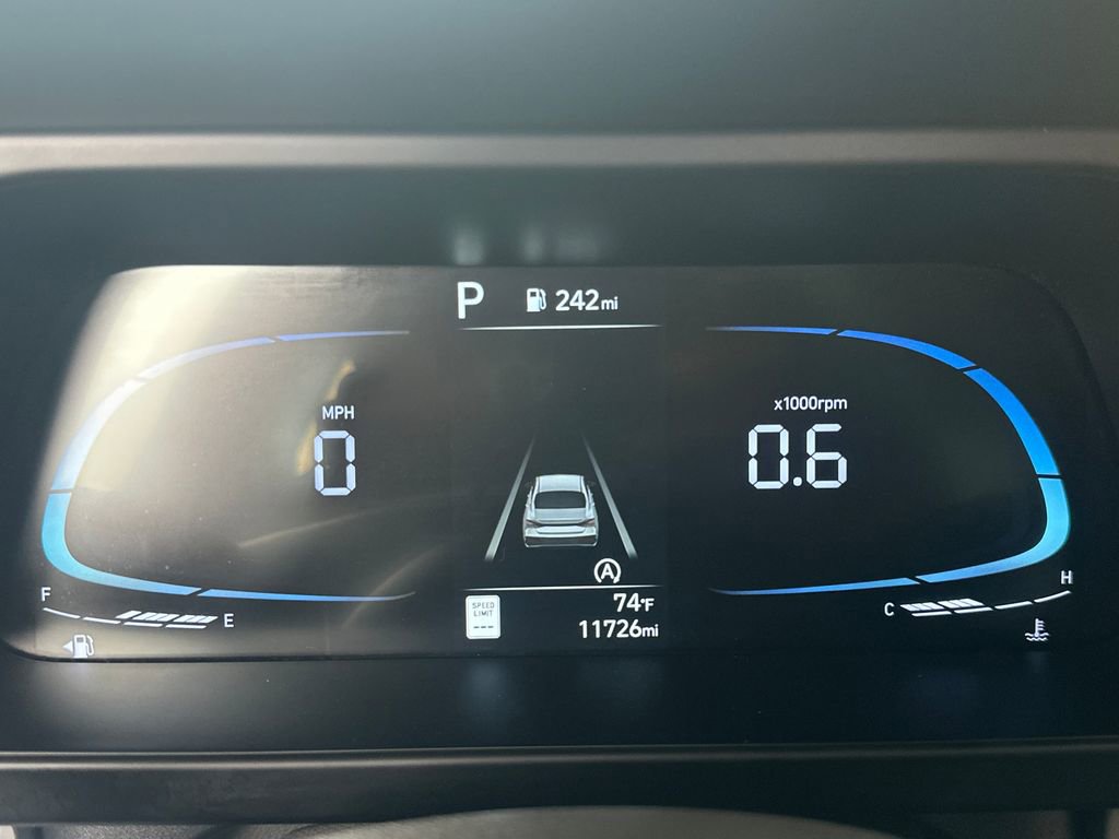 Used 2025 Hyundai Elantra SE w/ Cargo Package image 23