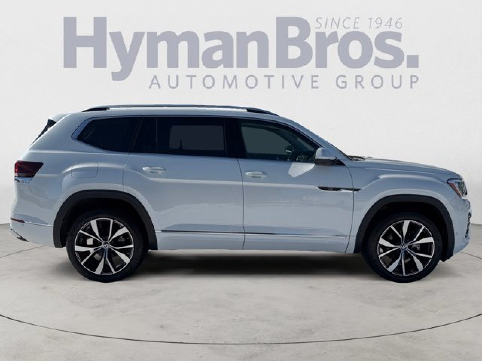 Used 2025 Volkswagen Atlas SEL Premium R-Line AWD/4WD image 2