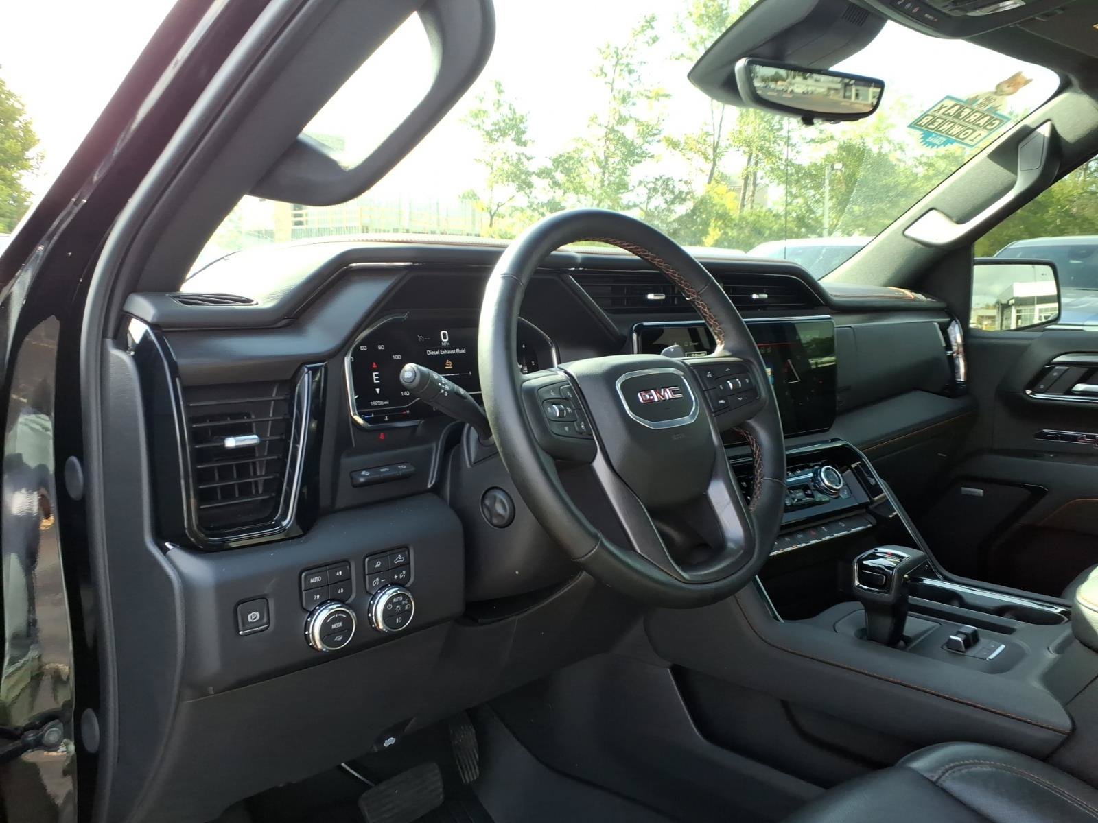 Used 2025 GMC Sierra 1500 AT4 w/ AT4 Premium Package AWD/4WD image 8