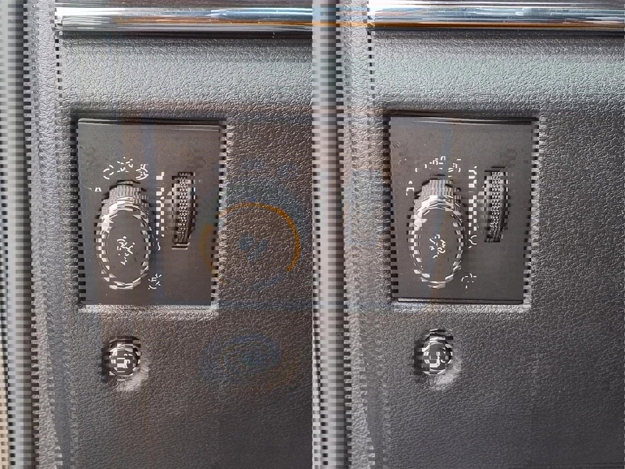 Used 2020 Jeep Grand Cherokee Overland image 19