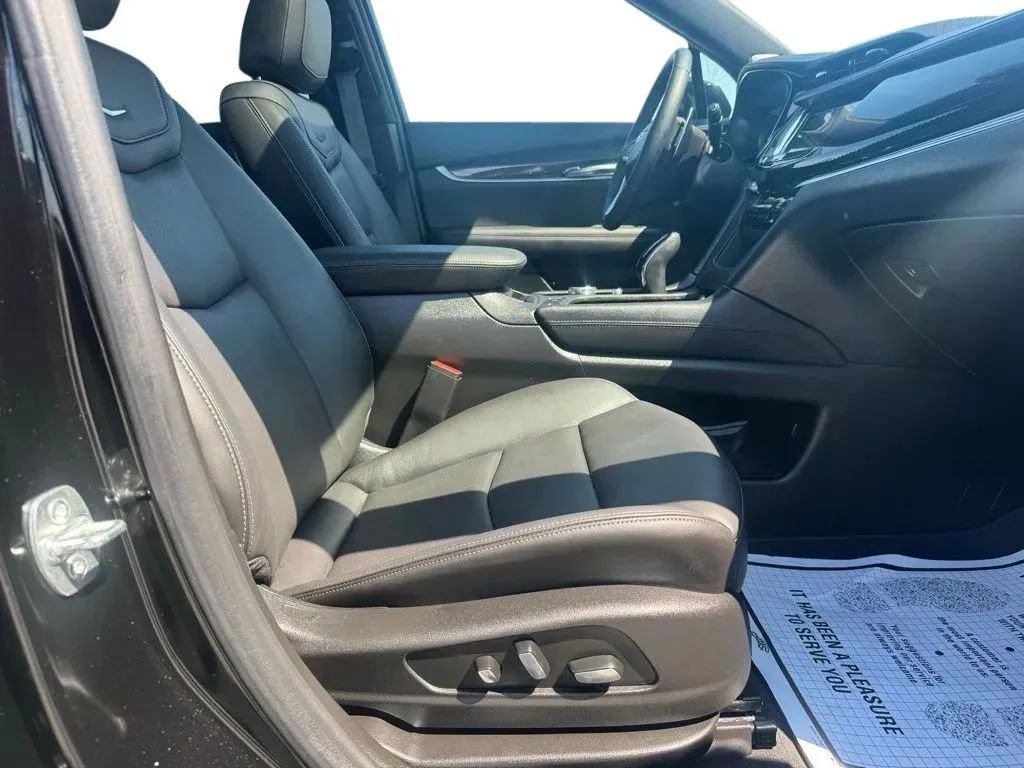 Used 2025 Cadillac XT6 Sport w/ Technology Package AWD/4WD image 14