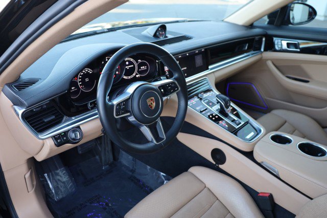Used 2017 Porsche Panamera image 24
