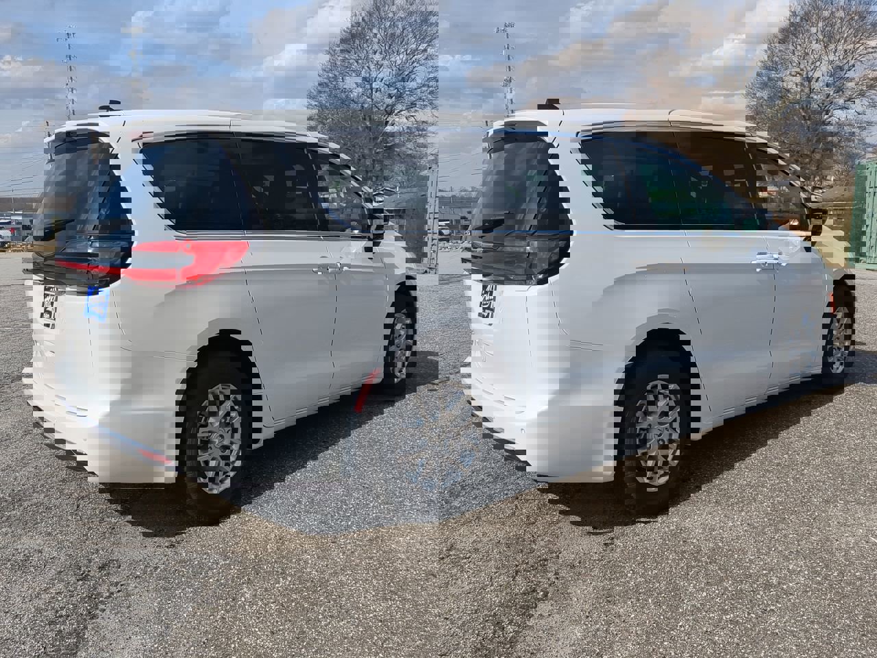 New 2026 Chrysler Pacifica Select image 3