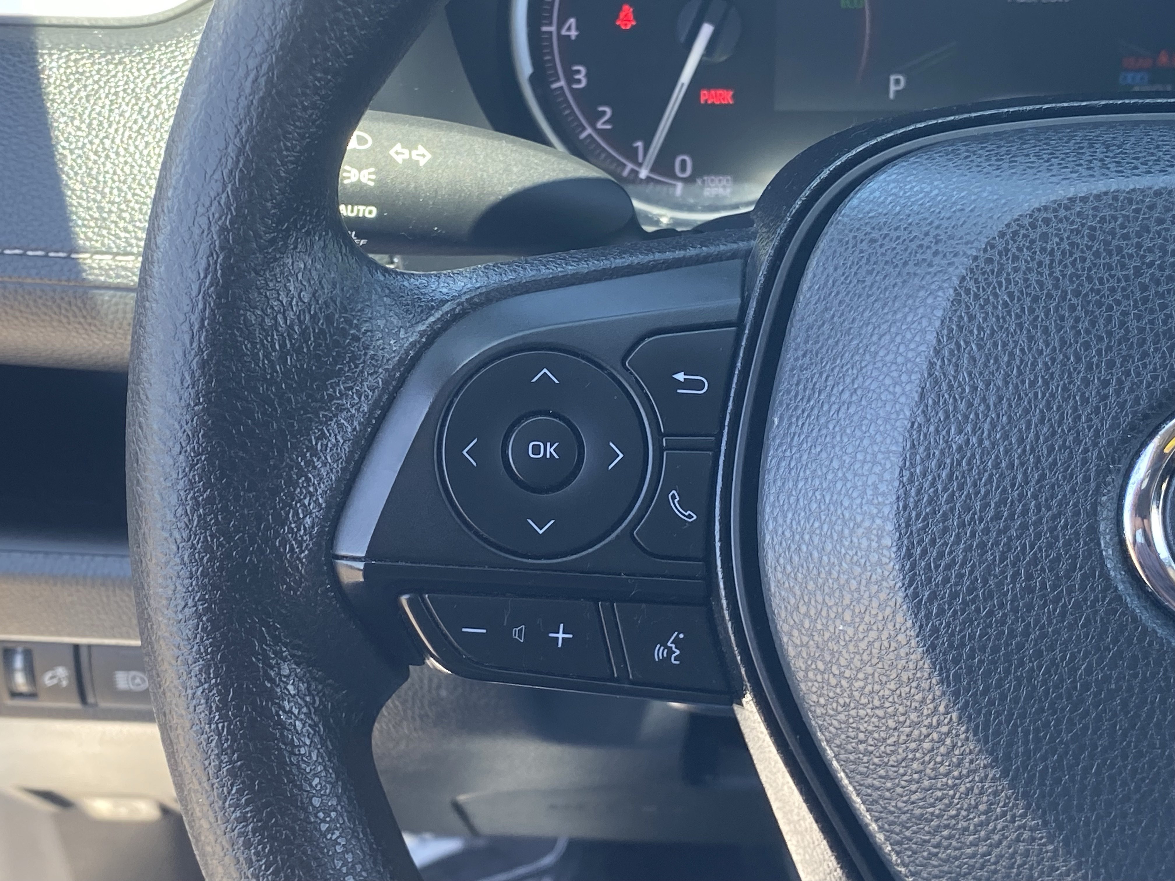 Used 2024 Toyota RAV4 XLE FWD image 21