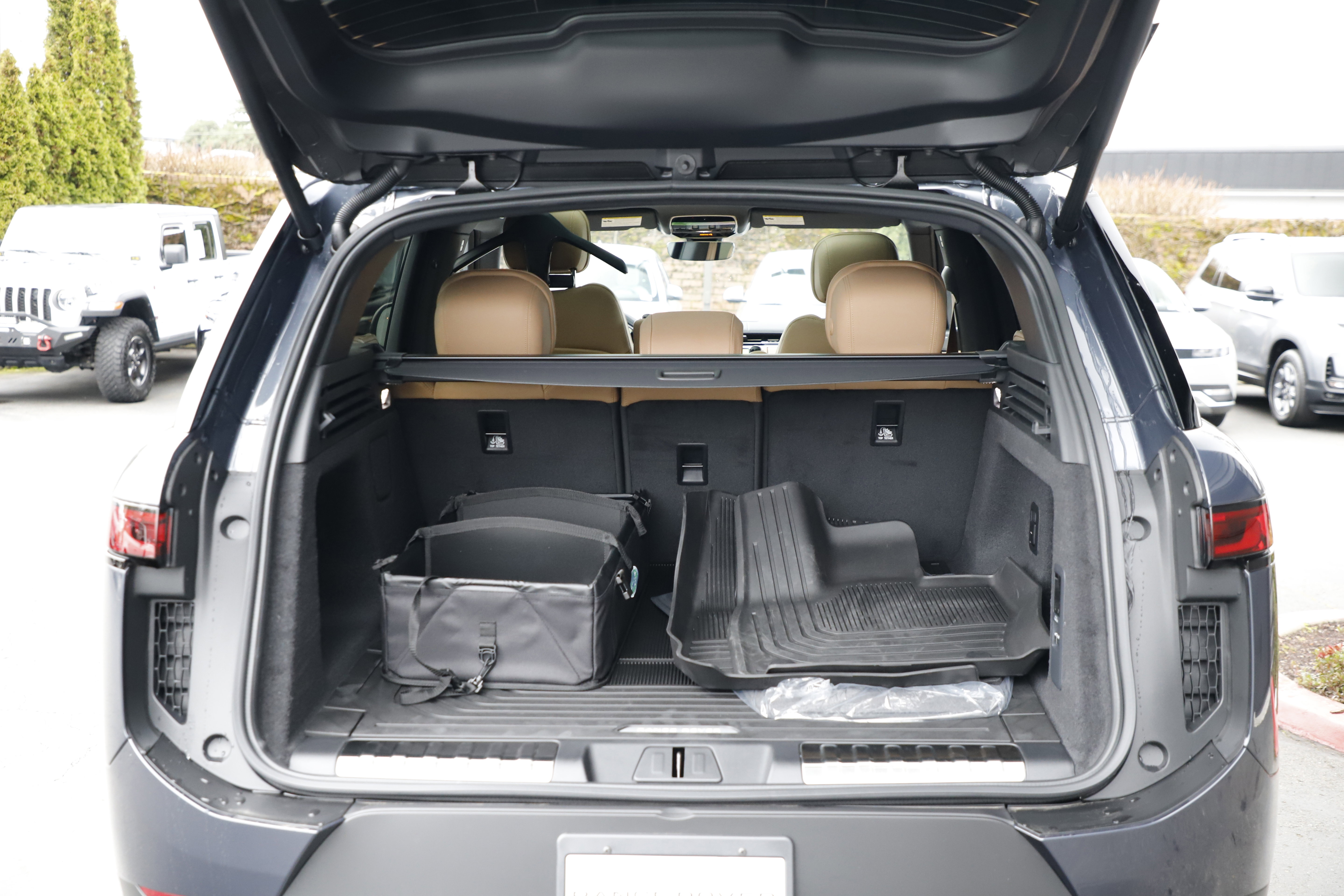 New 2025 Land Rover Range Rover Sport SE AWD/4WD image 12