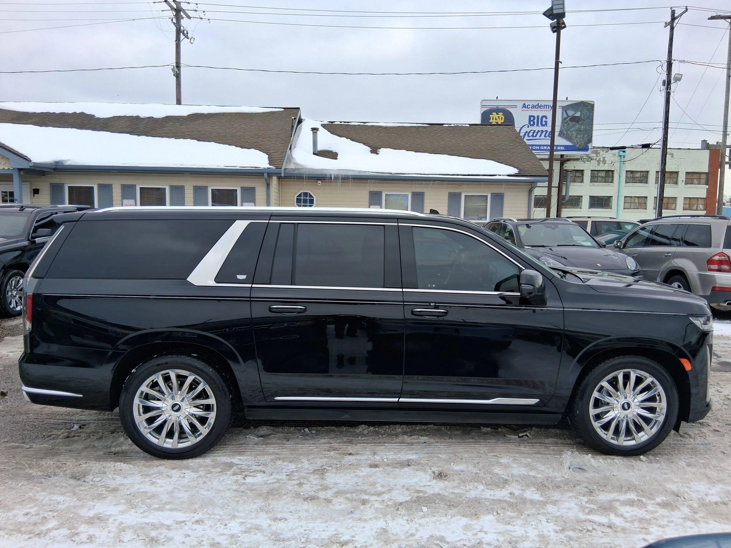 Used 2022 Cadillac Escalade ESV Premium Luxury w/ Performance Package image 8