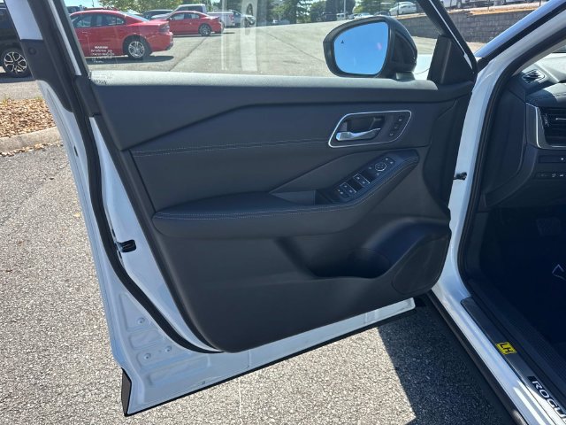 New 2026 Nissan Rogue Platinum w/ Platinum Premium Package AWD/4WD image 21
