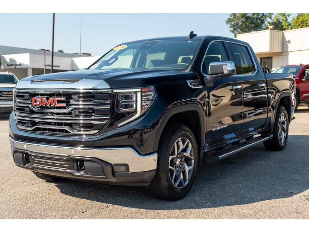 Used 2024 GMC Sierra 1500 SLT w/ SLT Premium Plus Package AWD/4WD image 4