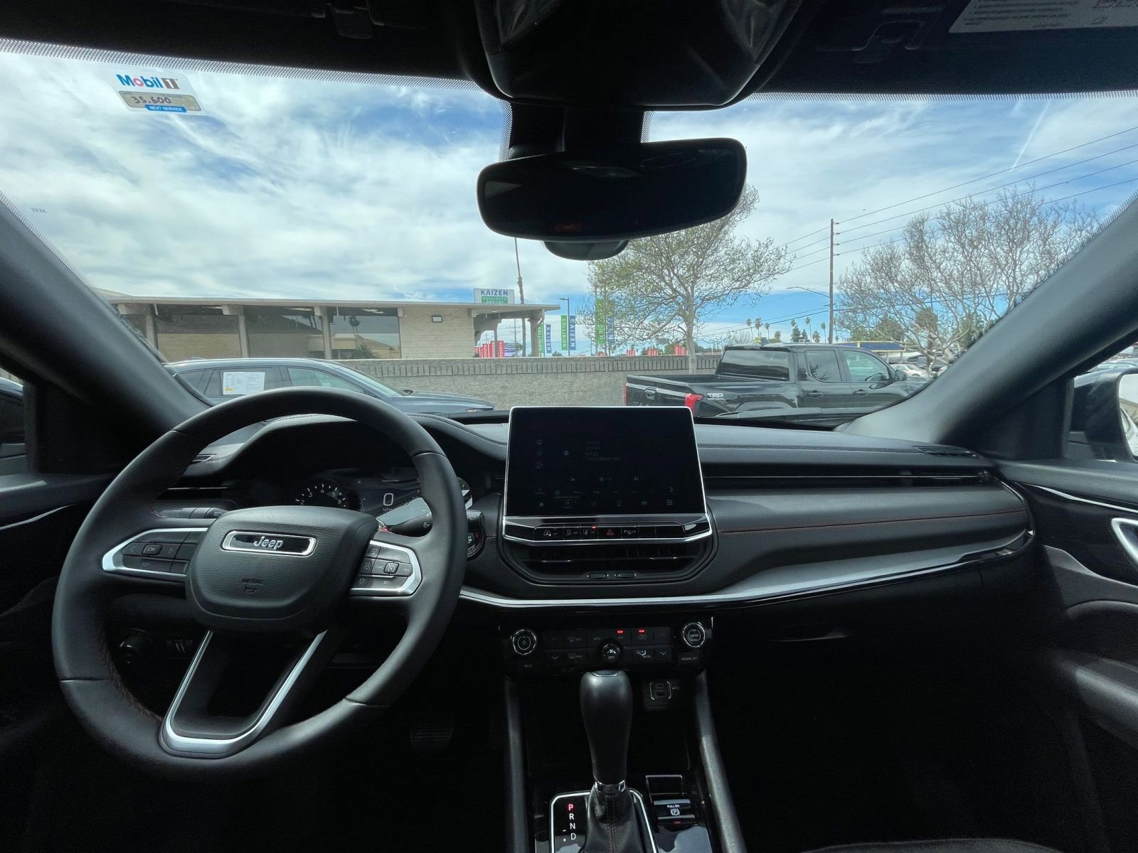 Used 2025 Jeep Compass Trailhawk AWD/4WD image 32