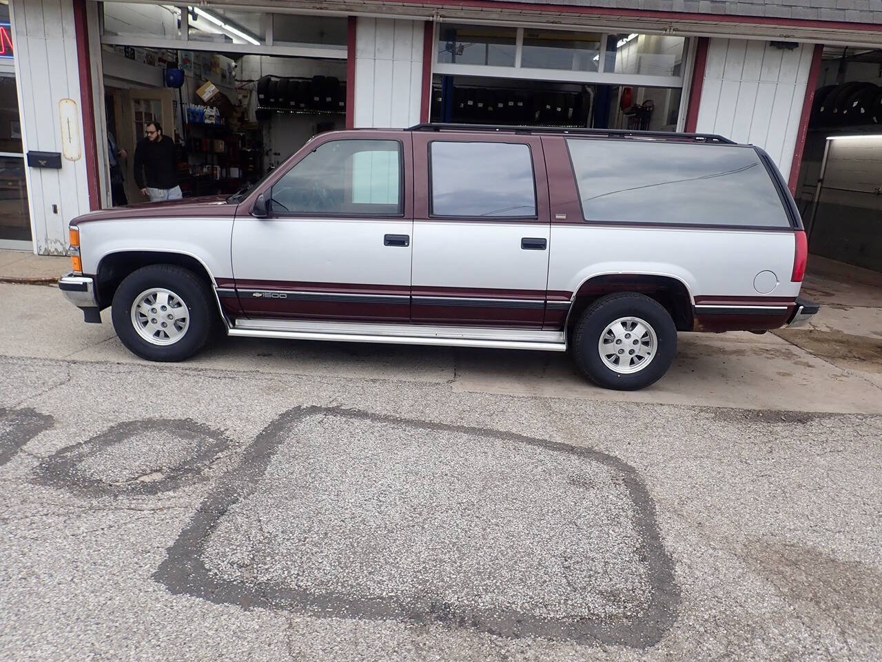 Used 1994 Chevrolet Suburban 2WD image 15